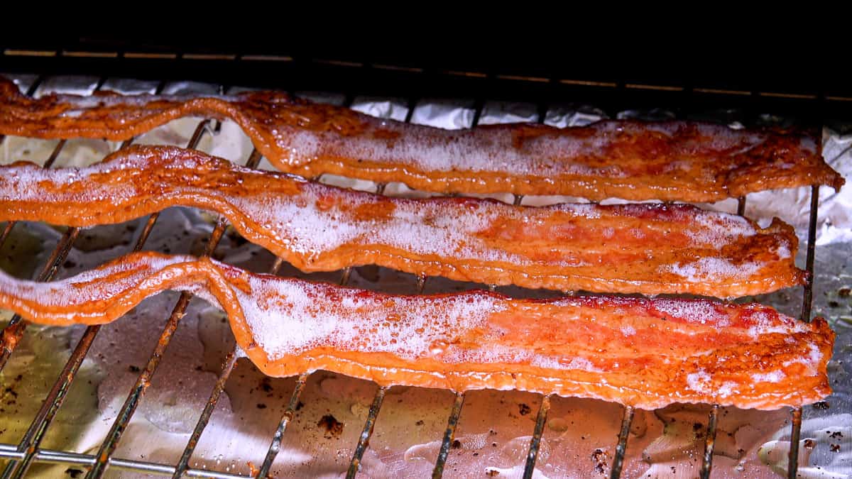 How to smoke bacon in a smoker? Follow this guide!