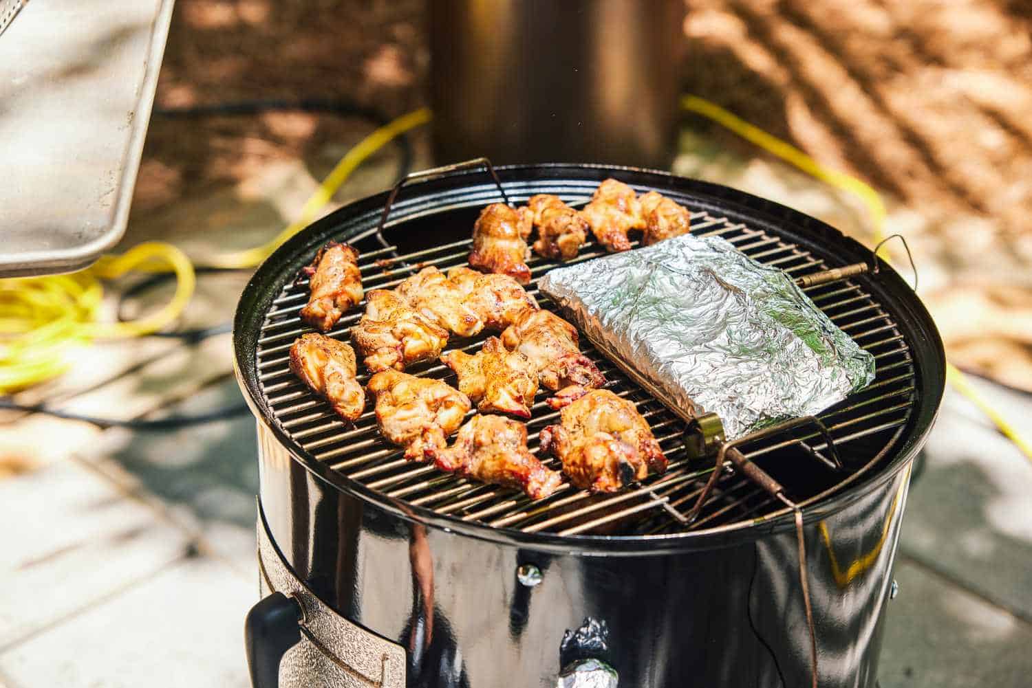 How to use charcoal smoker